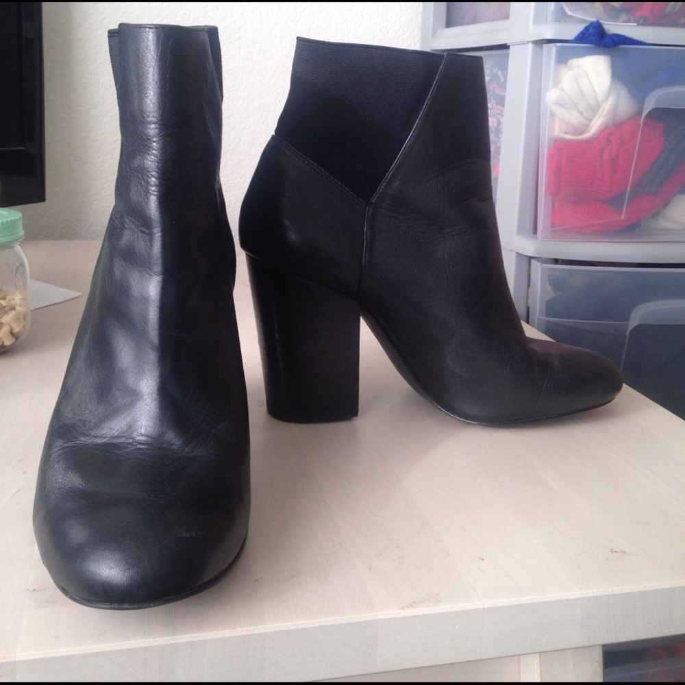 Black heeled leather boots