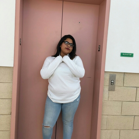 Meet your Posher, Adriana - Picture 1 of 1