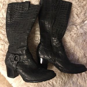 Born black boots
