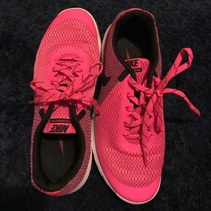 💕Hot Pink & Black Flex Experience RN 5 Nikes💕