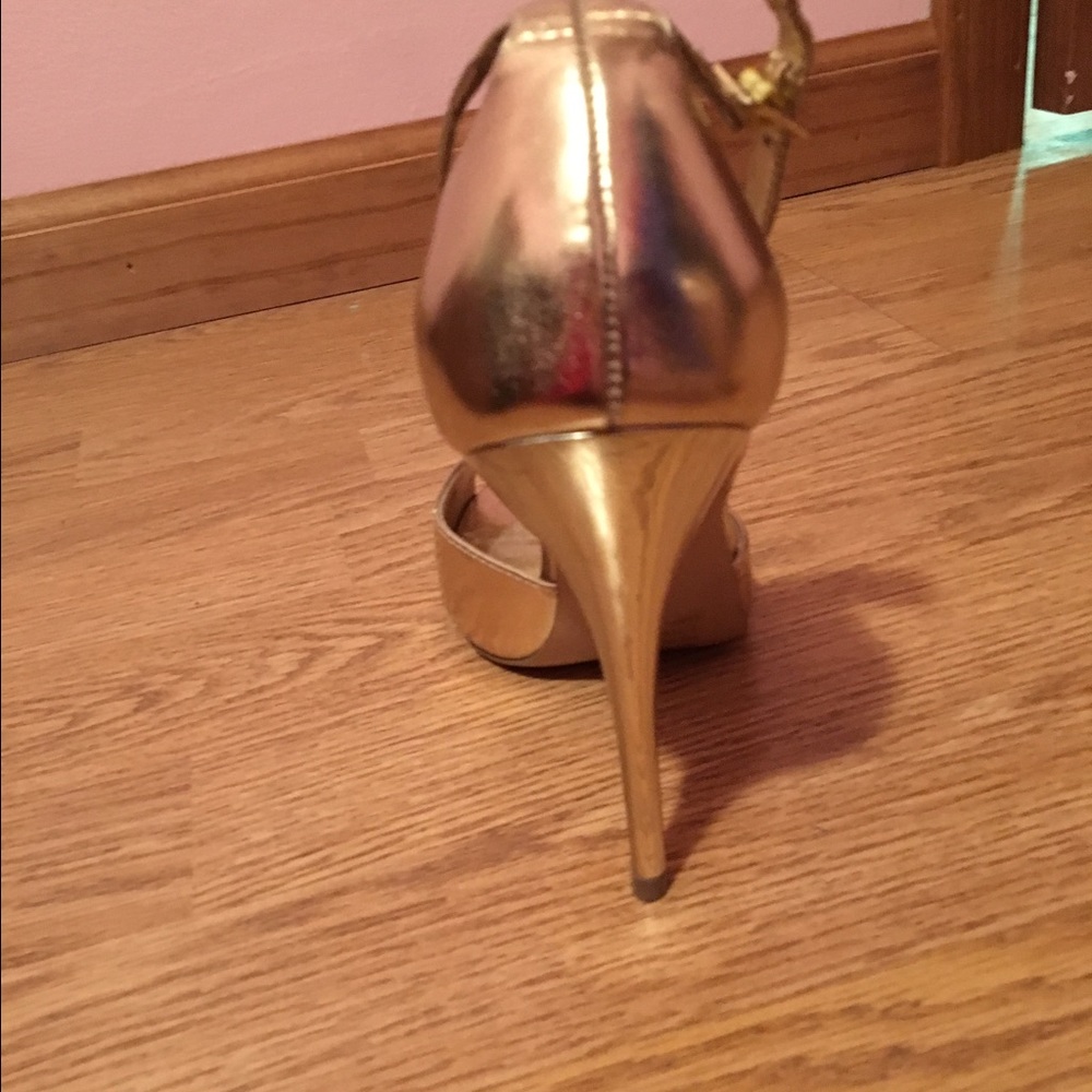 Gold heels - Picture 4 of 4
