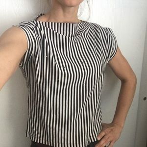 🚫SOLD LOCALLY🚫Black and white stripped top