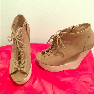Steve Madden wedges. Size 8M / US Women's shoe