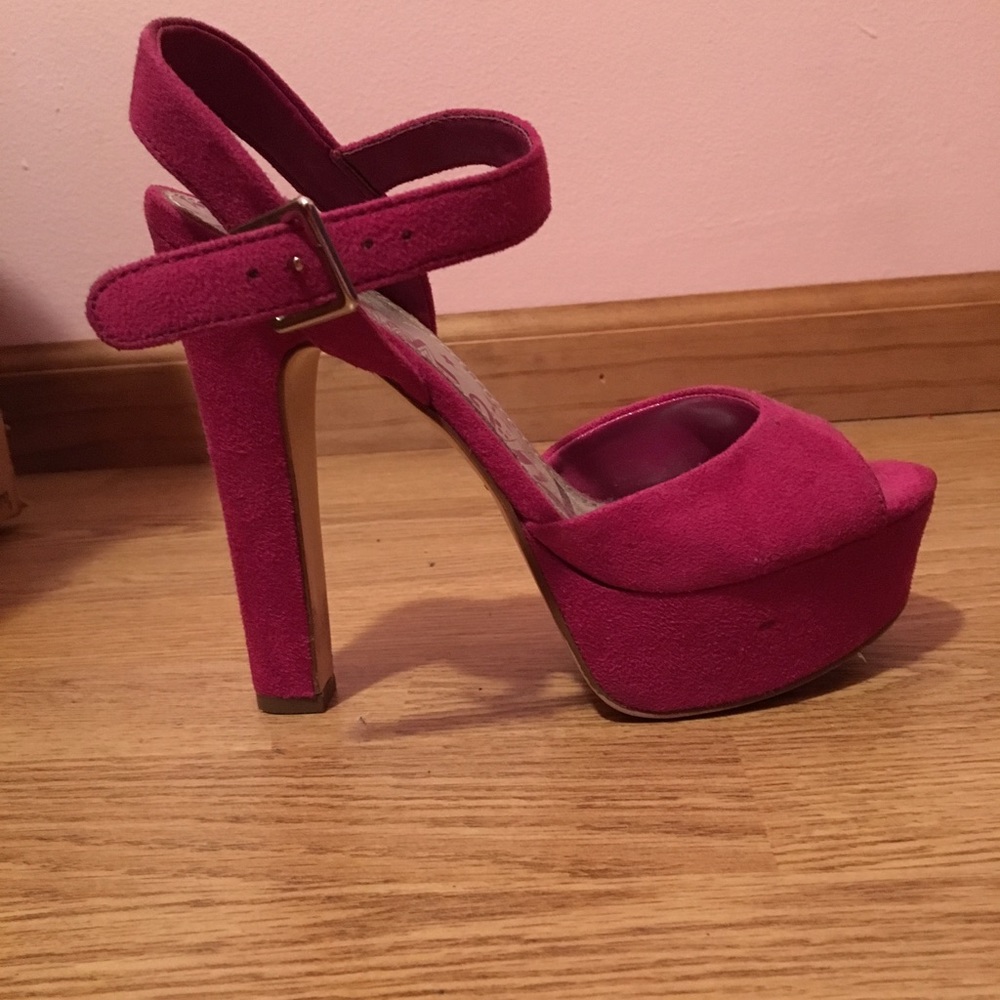 Pink pumps