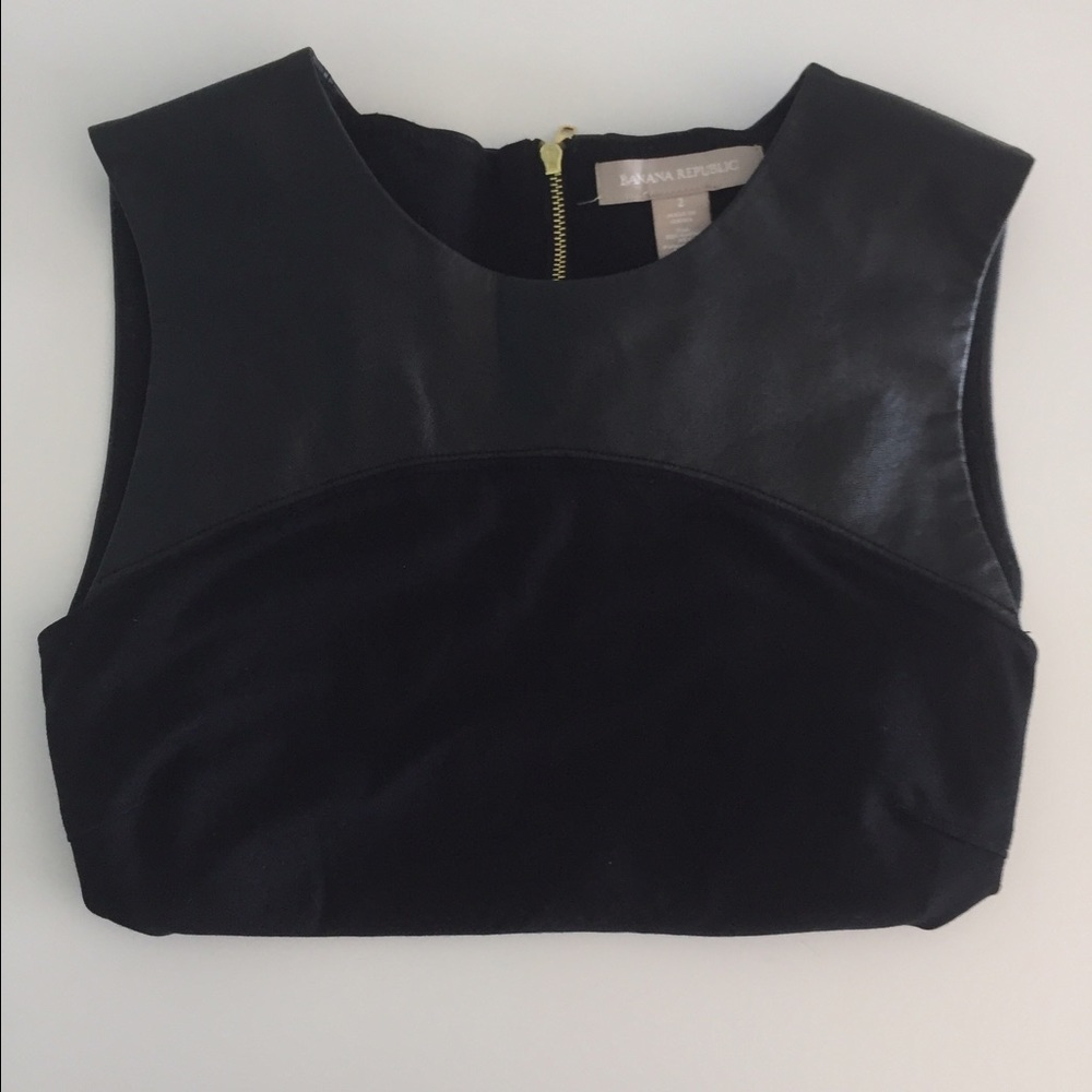 Sleeveless leather top