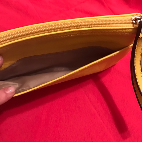 Elle Yellow Clutch - Picture 3 of 8