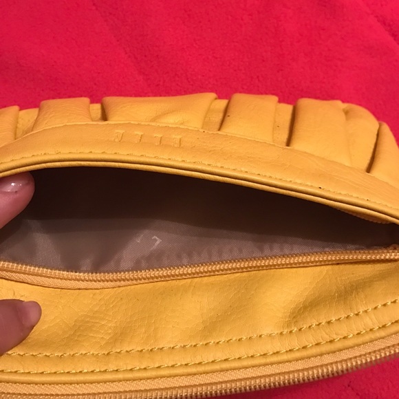 Elle Yellow Clutch - Picture 6 of 8