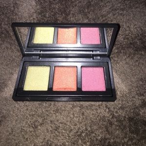 Naked cosmetics trio eyeshadow palette.