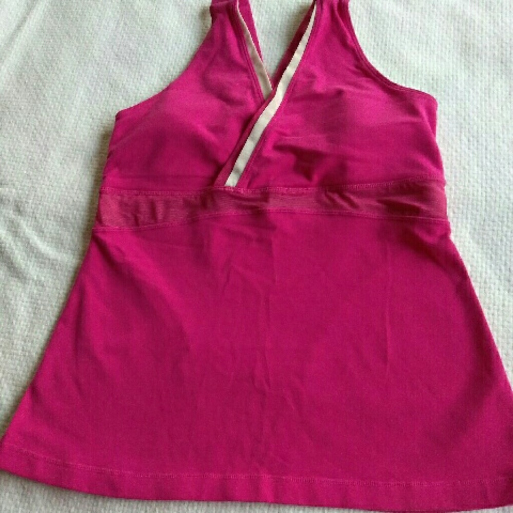 Lululemon  Women pink built-in bra top. Size10