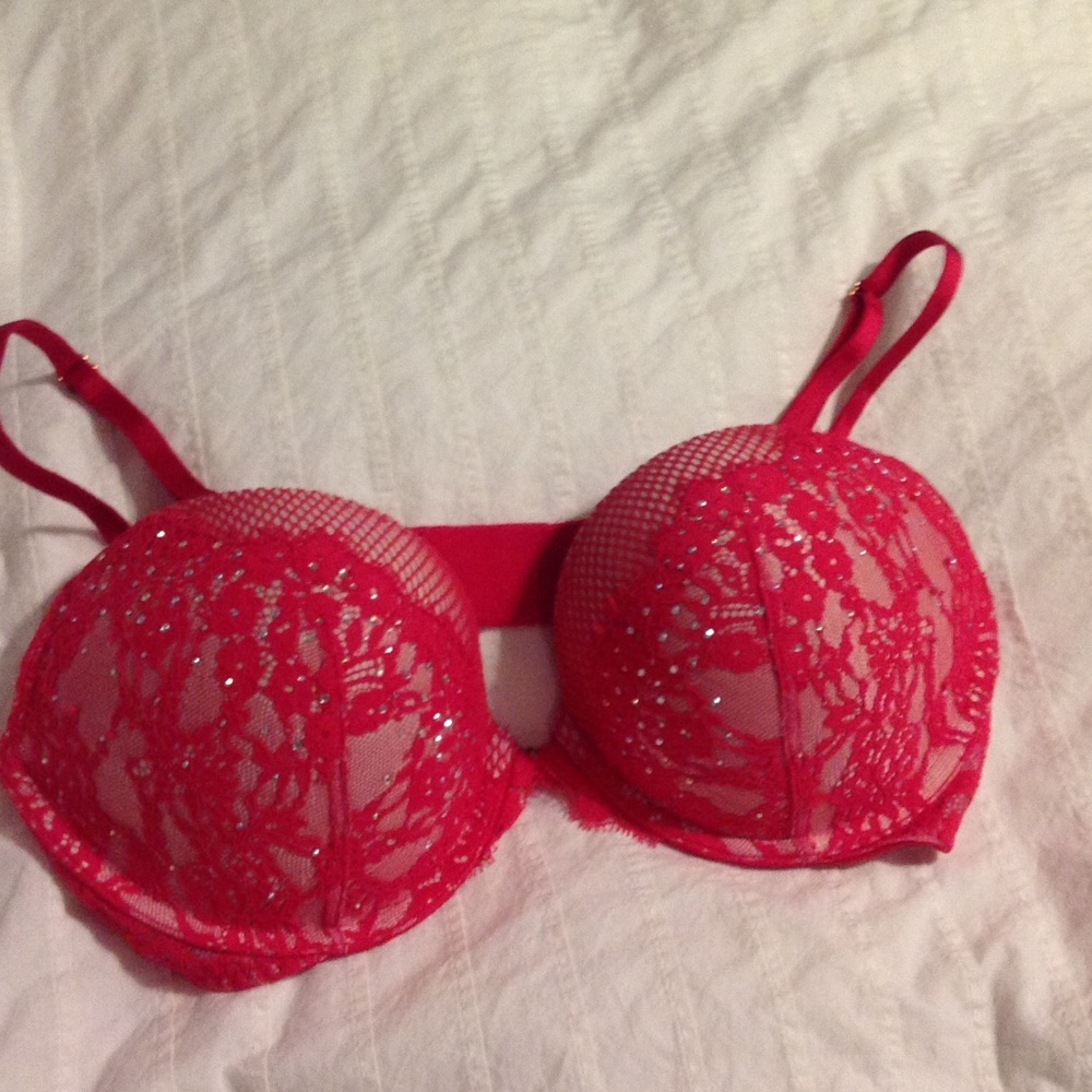🎀VERY SEXY EMBELLISHED PUSH UP BRA