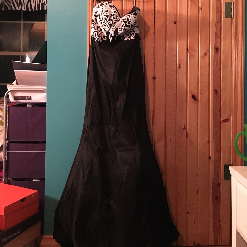 Long black prom dress