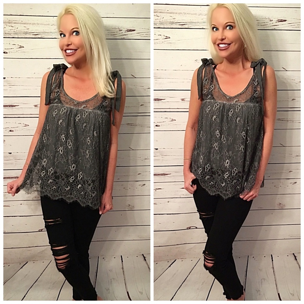 SUMMER CLEARANCE 💕Eyelash laced top w/ tie detail - Picture 2 of 3