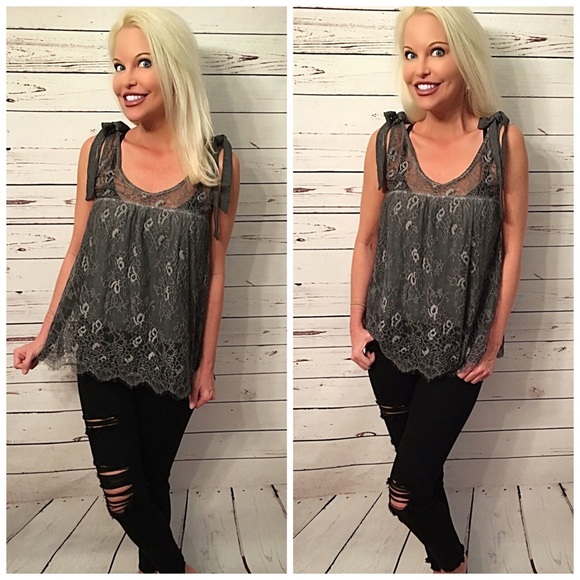 SUMMER CLEARANCE 💕Eyelash laced top w/ tie detail - Picture 2 of 3