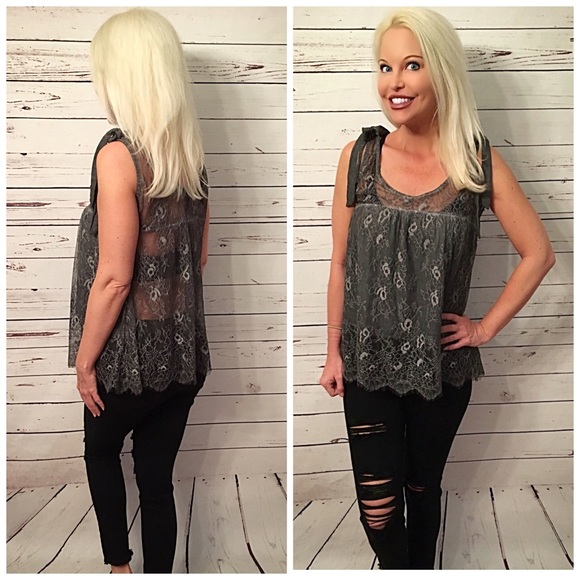 SUMMER CLEARANCE 💕Eyelash laced top w/ tie detail - Picture 3 of 3