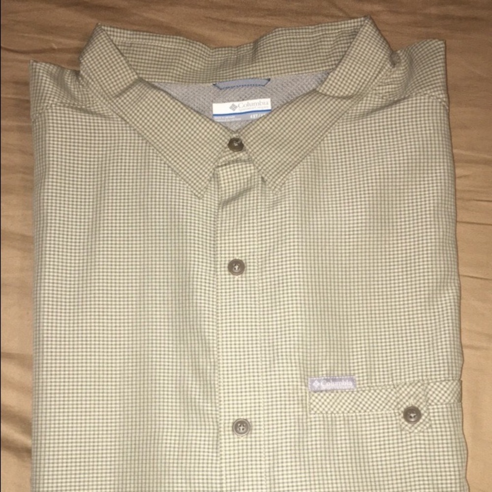 Men's Columbia big and tall shirt.