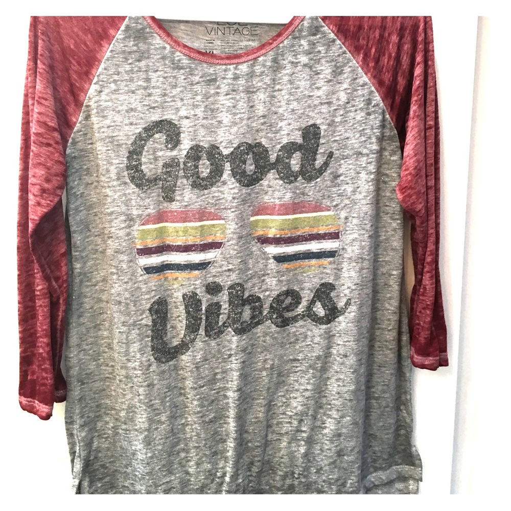 A gray and burgundy mid-length shirt