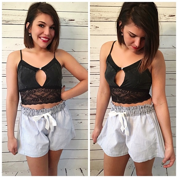 LAST 2! 💕Front buttoned keyhole bralette w/ lace! - Picture 3 of 3