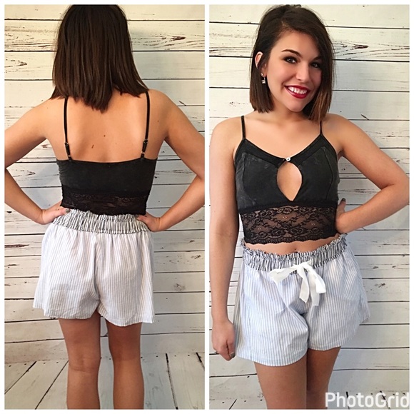 LAST 2! 💕Front buttoned keyhole bralette w/ lace! - Picture 2 of 3