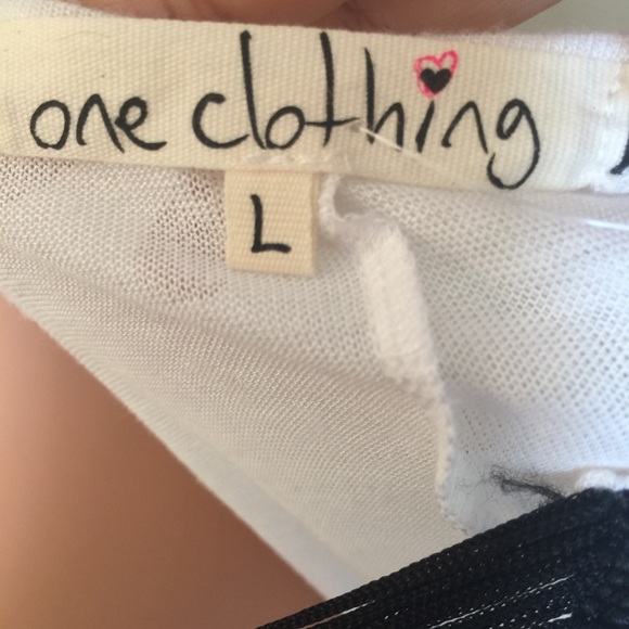 😘😘SOLD🤣🤣One Clothing Top - Picture 5 of 6