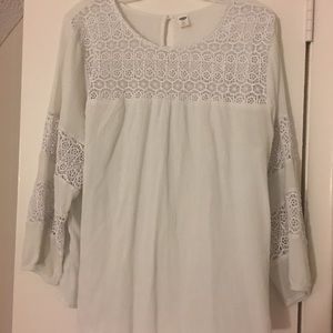 Cute white and lace quarter sleeve shirt