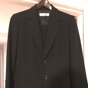 Tahari Arthur S. Levine black pant suit