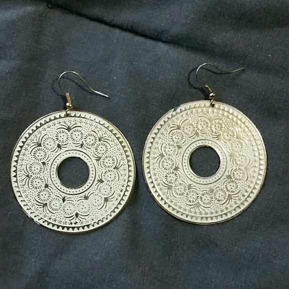 White metal medallion earrings - Picture 1 of 1