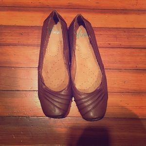 Brown Yüü flats