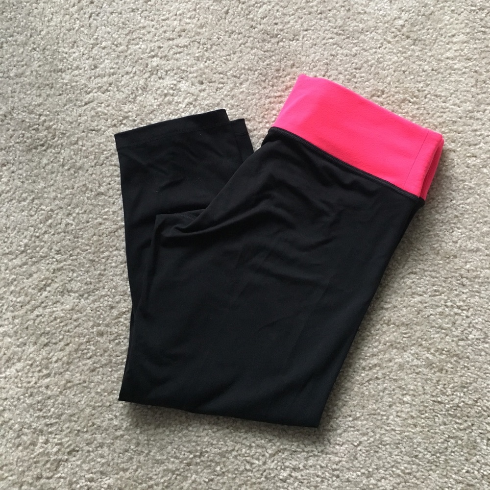 VS Pink Capri yoga pants