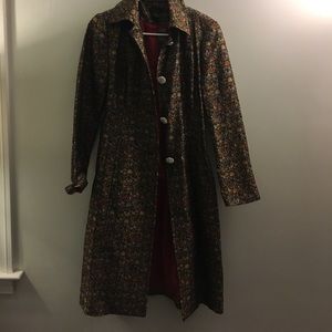 Beautiful flower print trenchcoat.