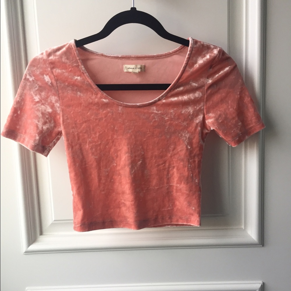 ❌SOLD❌Silence + noise salmon colored crop top
