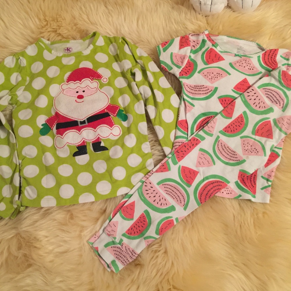 🎅🏼JK Santa shirt size 5 🍉Carter PJs size 4
