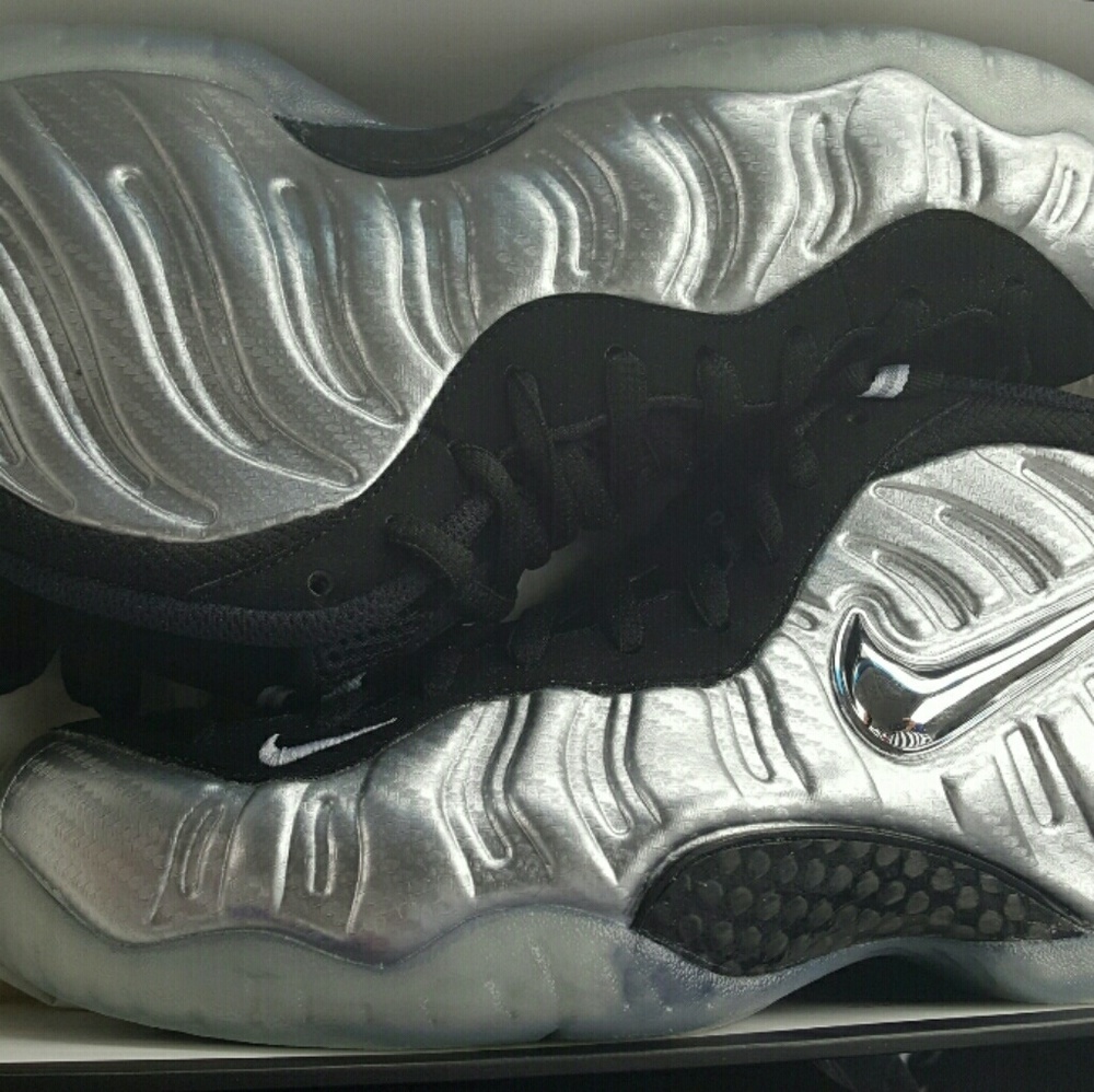 Nike Foamposite Silver surfer  Size 8 brand new