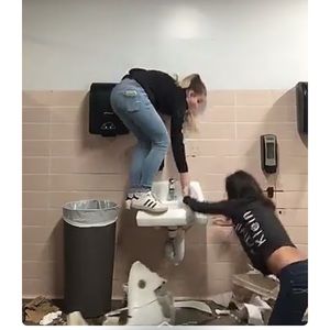 Meet your Posher, Max