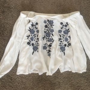 A&F off the shoulder white embroidered blouse 🌹