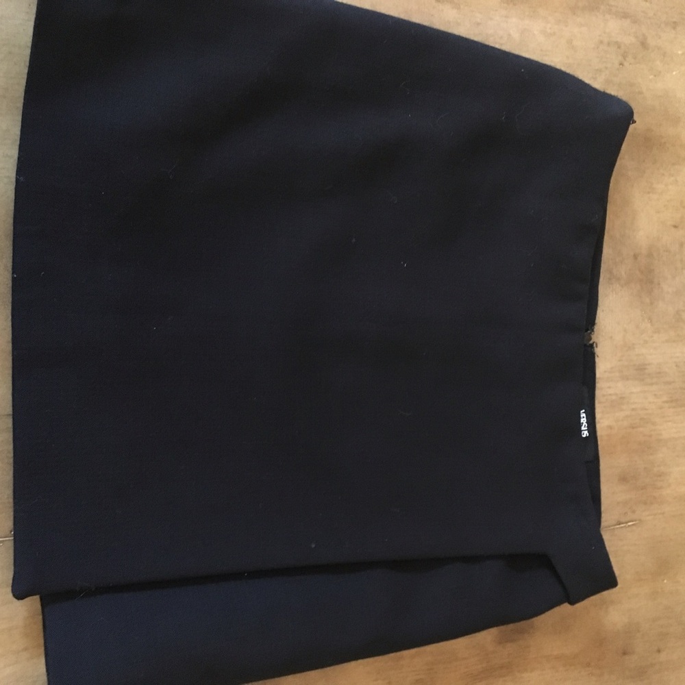 Short wool skirt