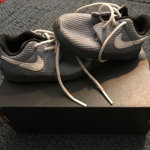 Nike Roshes- Size 5c