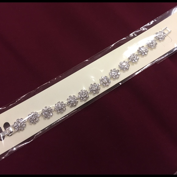 Bracelets - Picture 2 of 6