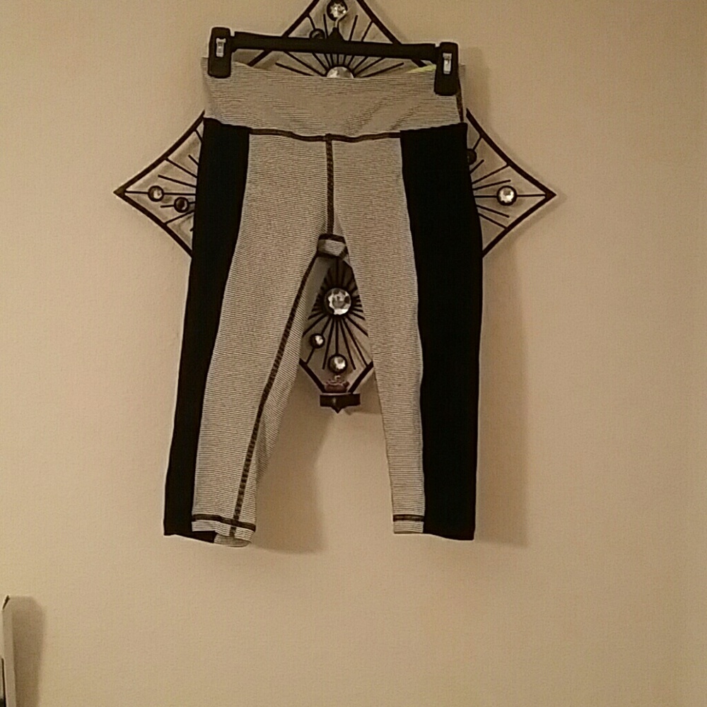 Calum workout capri pants
