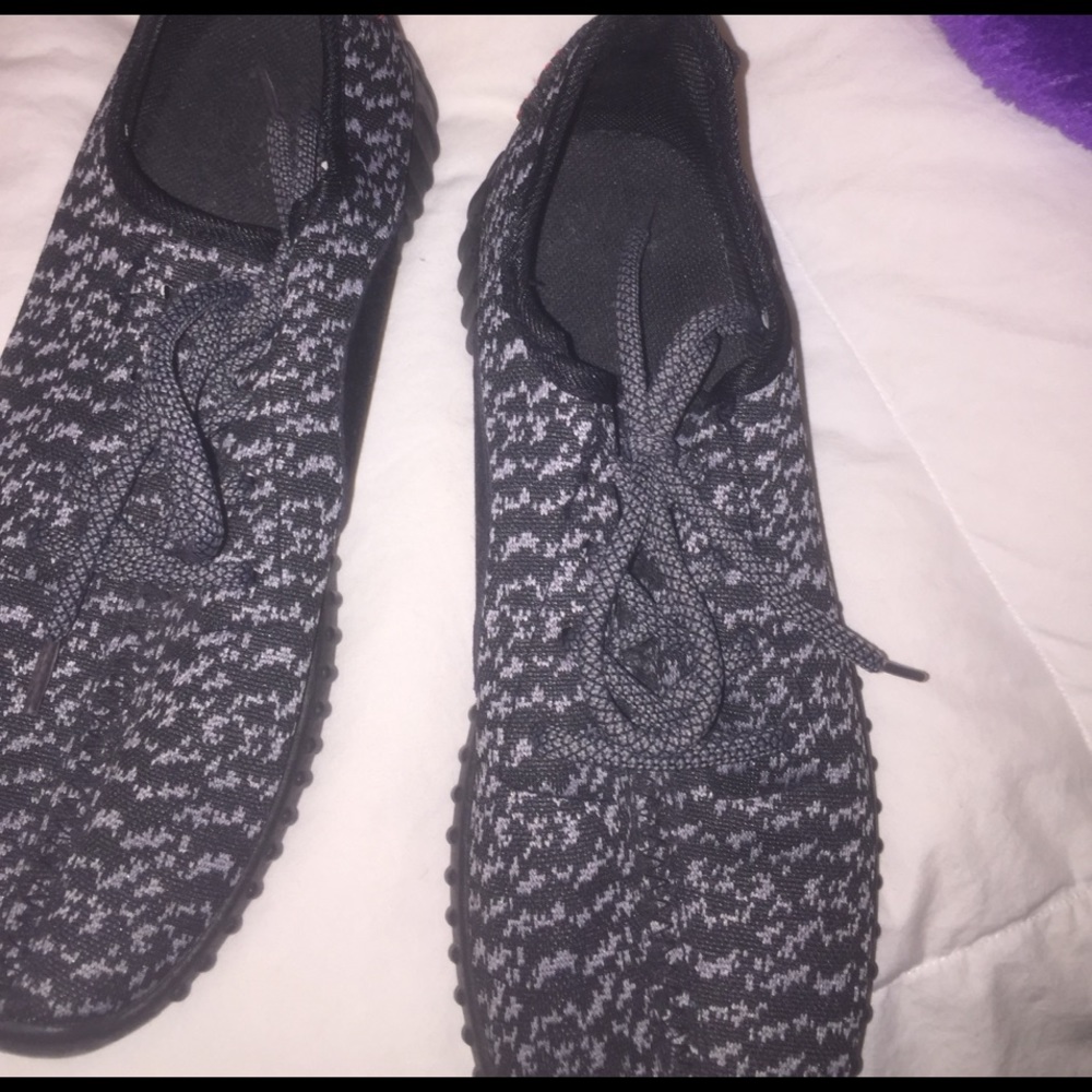 YEEZY KNOCKOFF