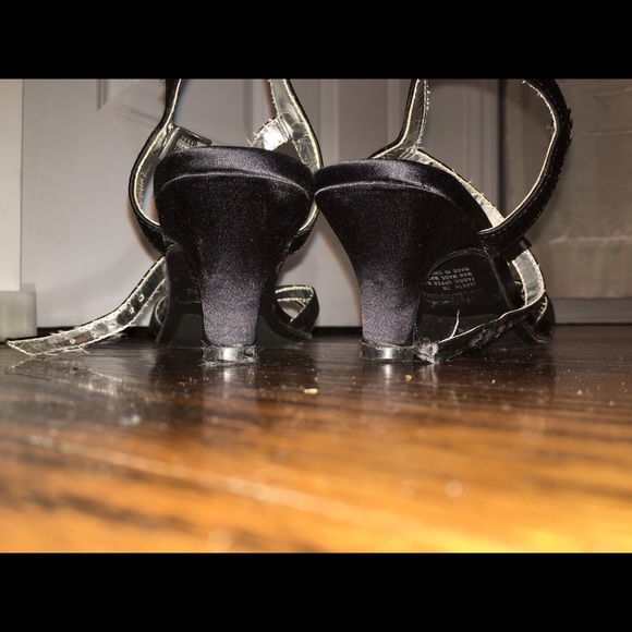 Black Heels Lined with Diamond - Picture 3 of 4
