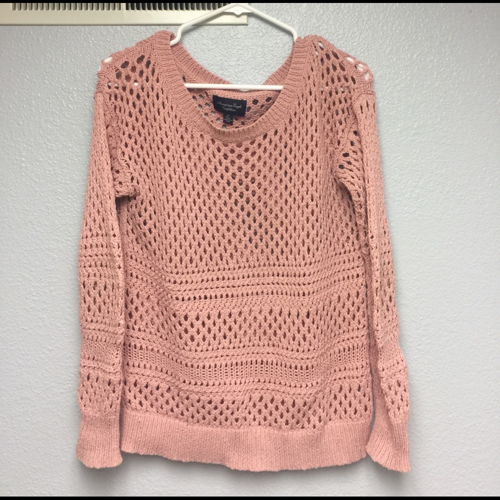 Trendy American Eagle pink sweater size Small