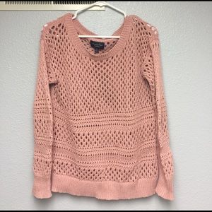 Trendy American Eagle pink sweater size Small