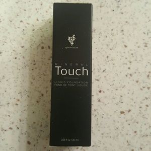 Younique Mineral Touch Foundation -Velvet
