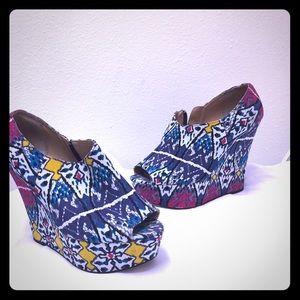 Steve Madden Graphic Print Wedge Heel Sz 9.5