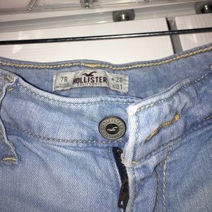 Hollister Light Wash Skinny Jeans. Size 7R