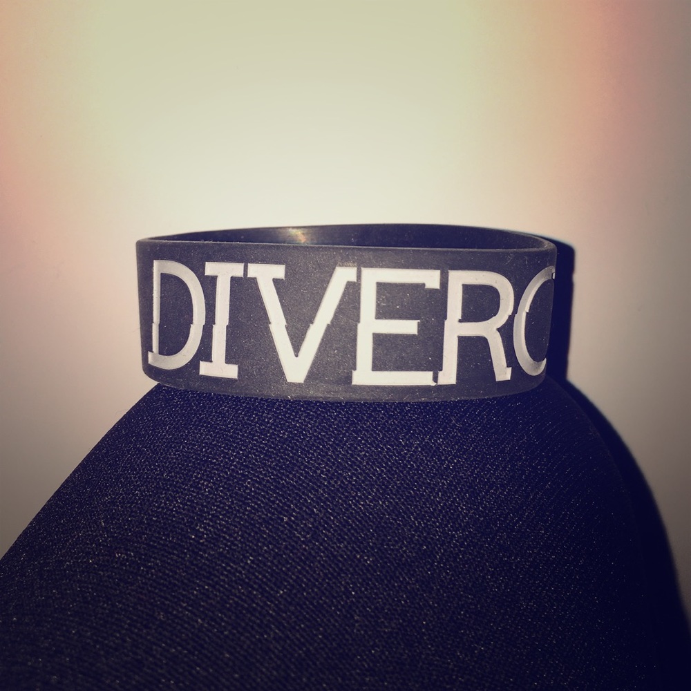 Divergent Bracelet for $3❤️👏🏼