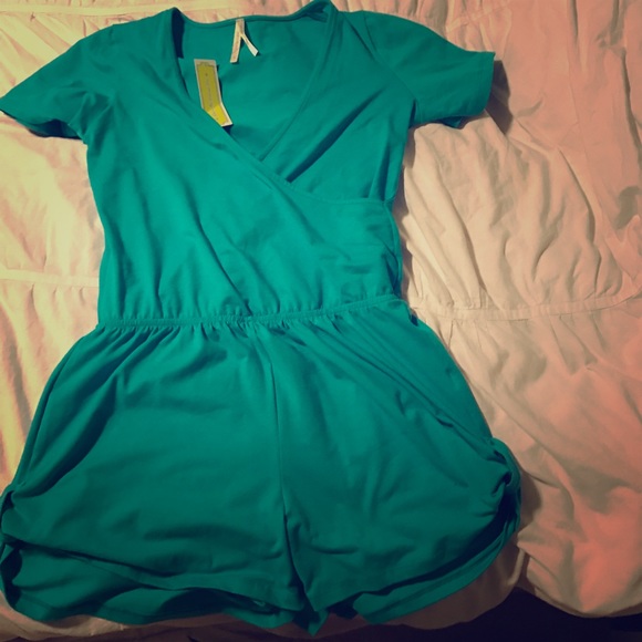 Short Romper - Picture 1 of 3