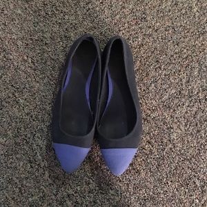 Gap two-toned flats
