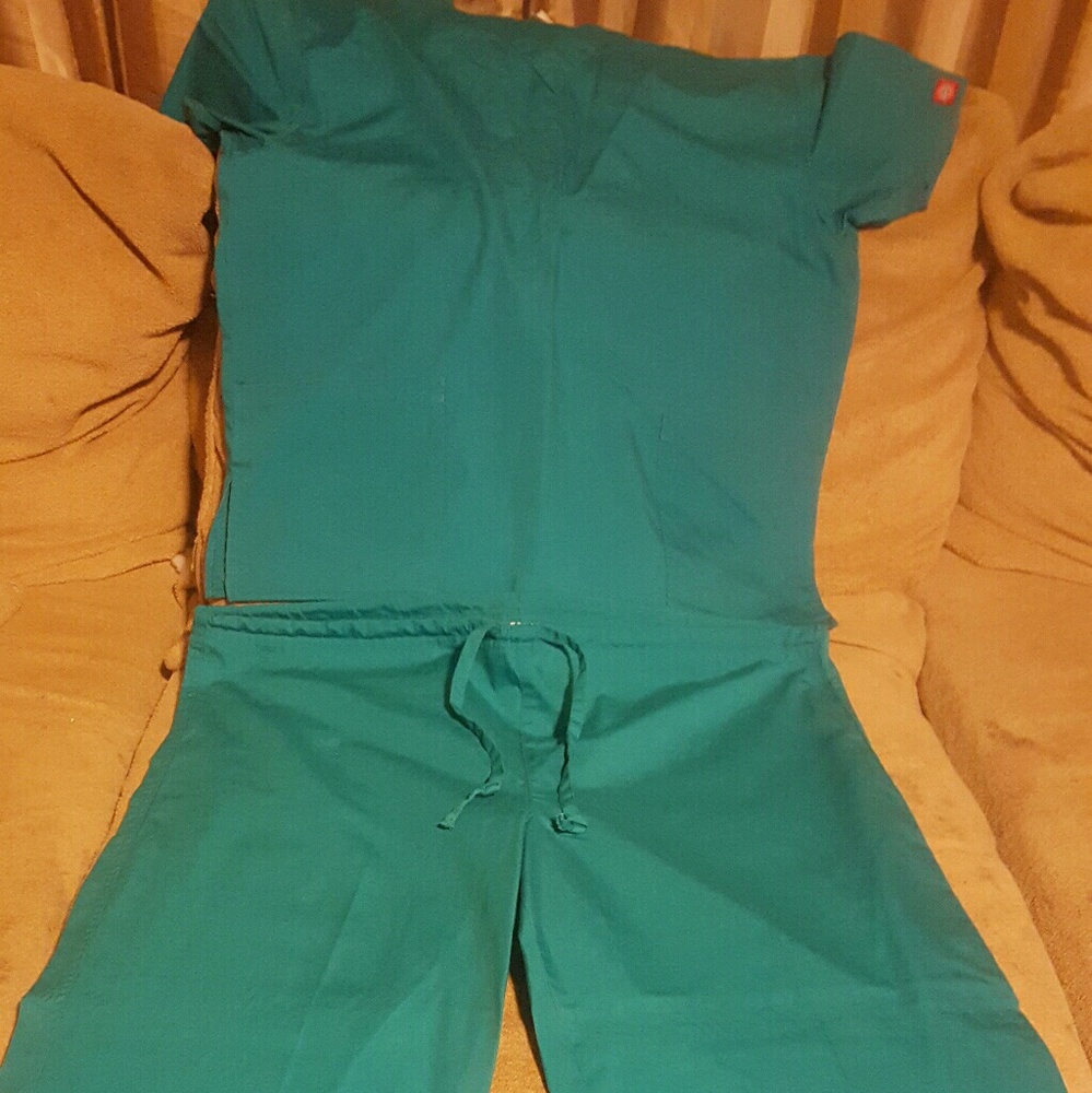 Scrub set
