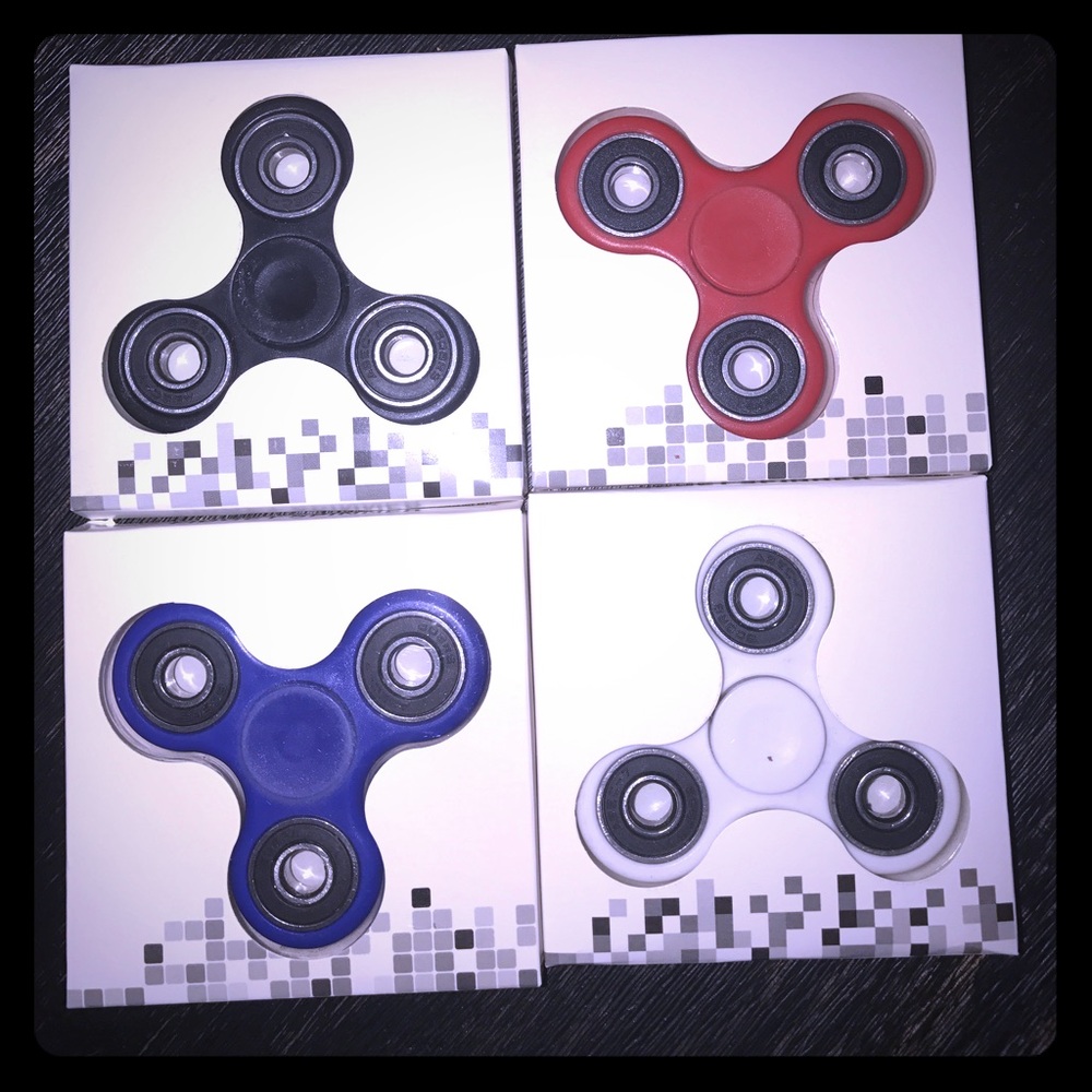 Fidget spinner. 4 colors available